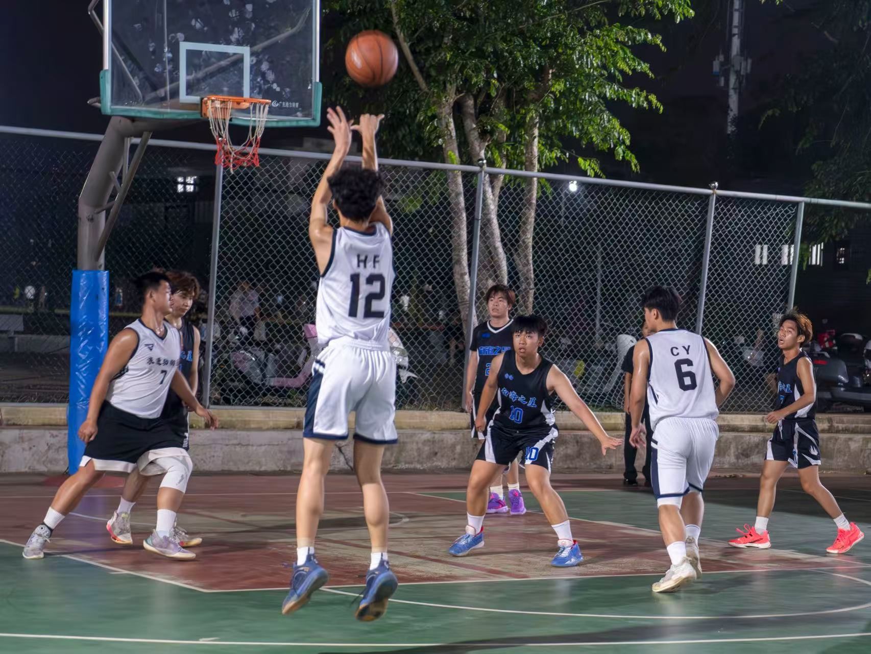 世俱杯改制-篮球赛场狂飙：球队们在擂台上挥洒激情展现实力的简单介绍