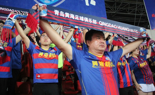 世俱杯冠军-包含忠诚球迷大合唱力挺球队为胜利加油的词条