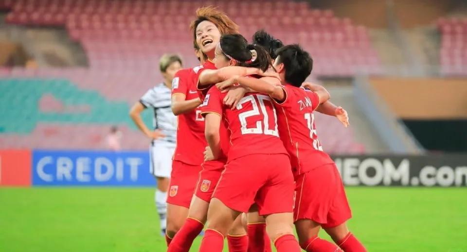 西班牙女子足球队与澳大利亚战平