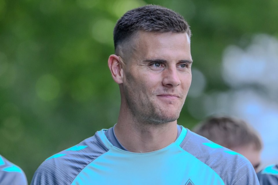 波兰门将表现神勇,拯救马赛免于失利 波兰门将表现神勇,拯救马赛免于失利