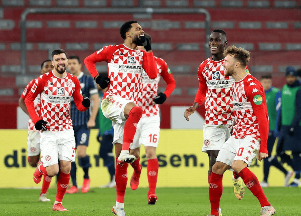 门兴格拉德巴赫轻取对手,锁定三分 门兴格拉德巴赫轻取对手,锁定三分