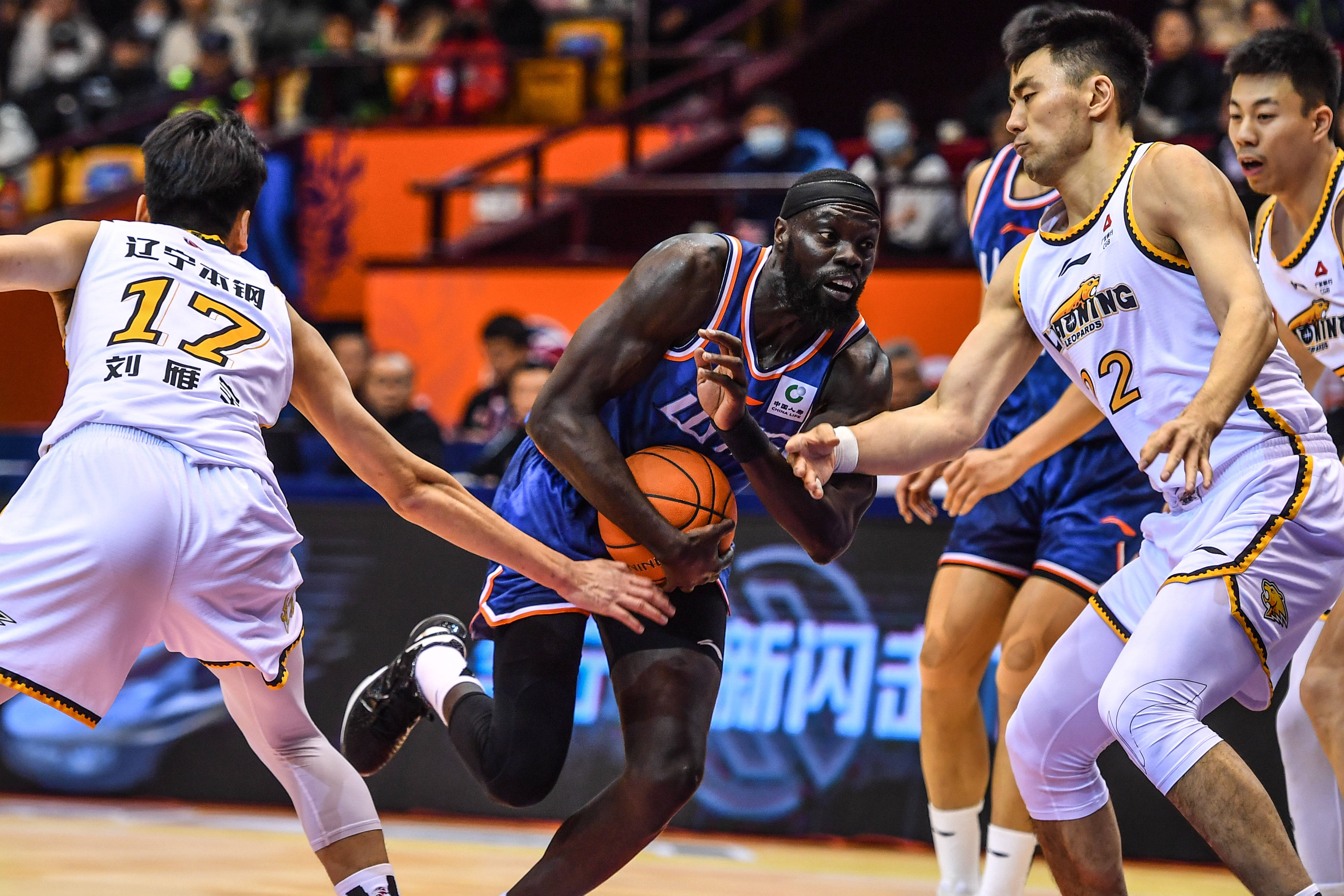 世俱杯分组-深圳队连胜被终结,排名被拉至第三