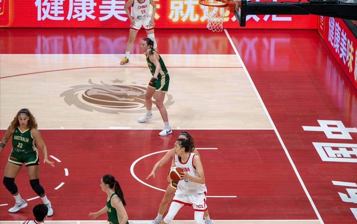 荷兰女足哑火，来势汹汹进军四强