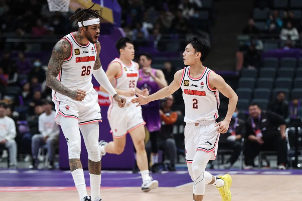 世俱杯2025-广东男篮挑战新疆队，实力对决