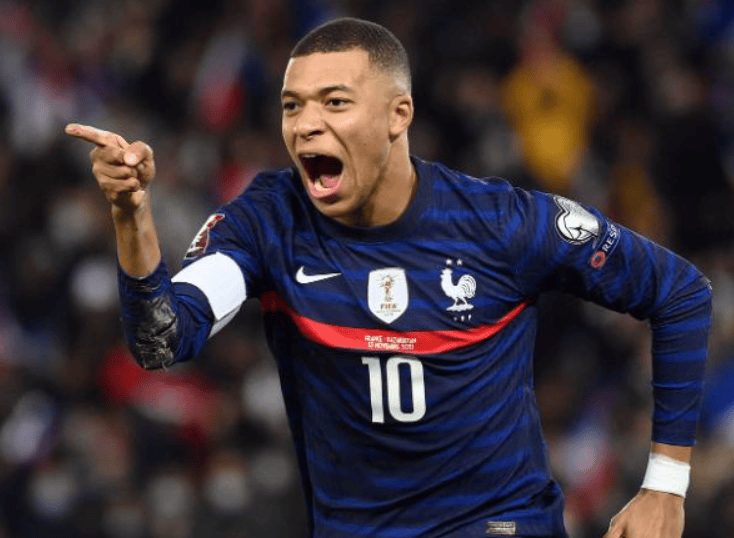 法国足球赛场上磕磕绊绊，期待突破