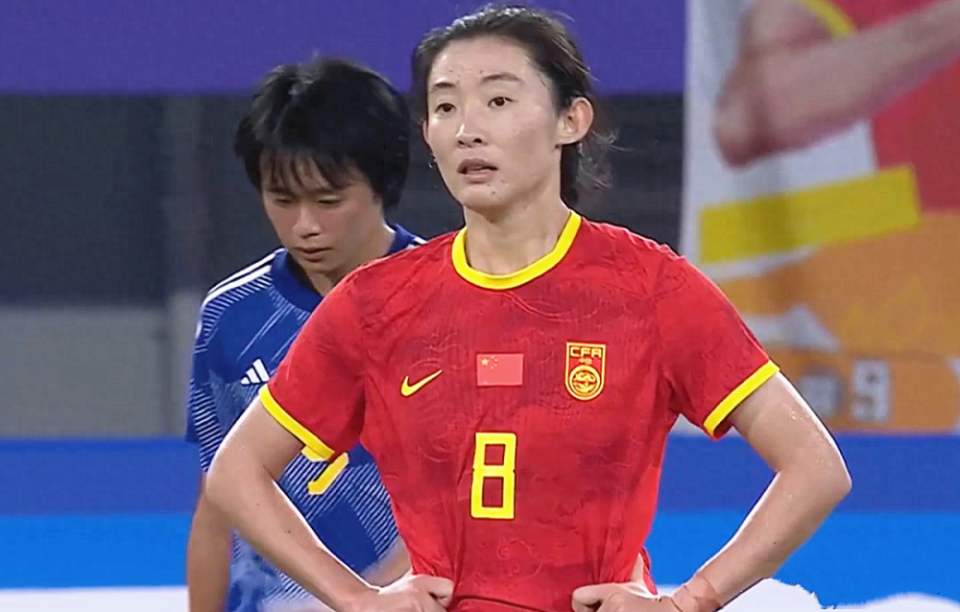 骄傲的女足队员,斗志昂扬争夺荣耀称号 骄傲的女足队员,斗志昂扬争夺荣耀称号