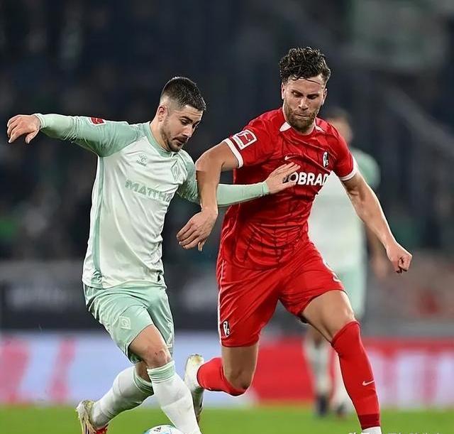 弗赖堡大胜汉堡，主场势如破竹