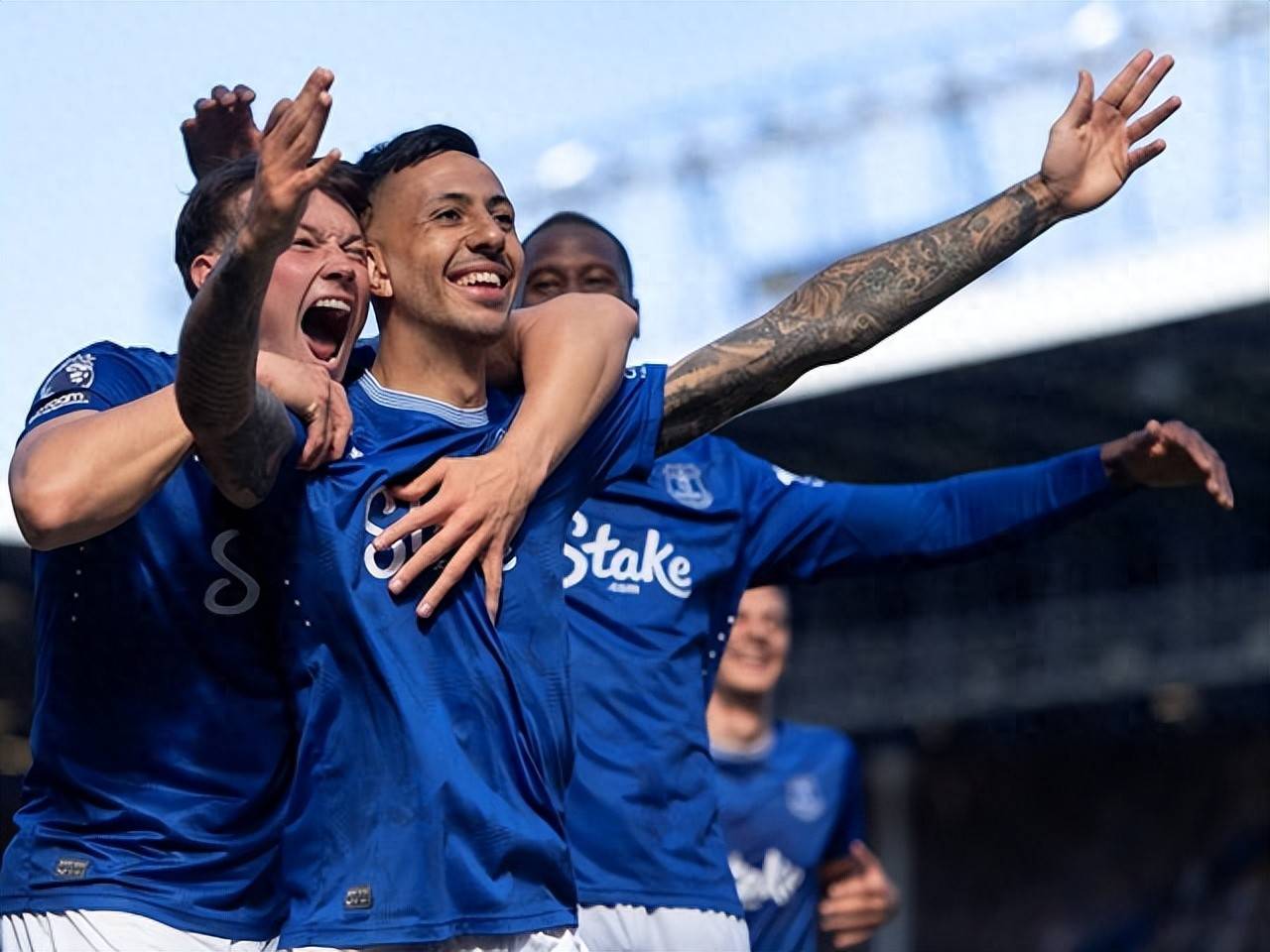 南安普顿主场取胜,升至中游位置 南安普顿主场取胜,升至中游位置