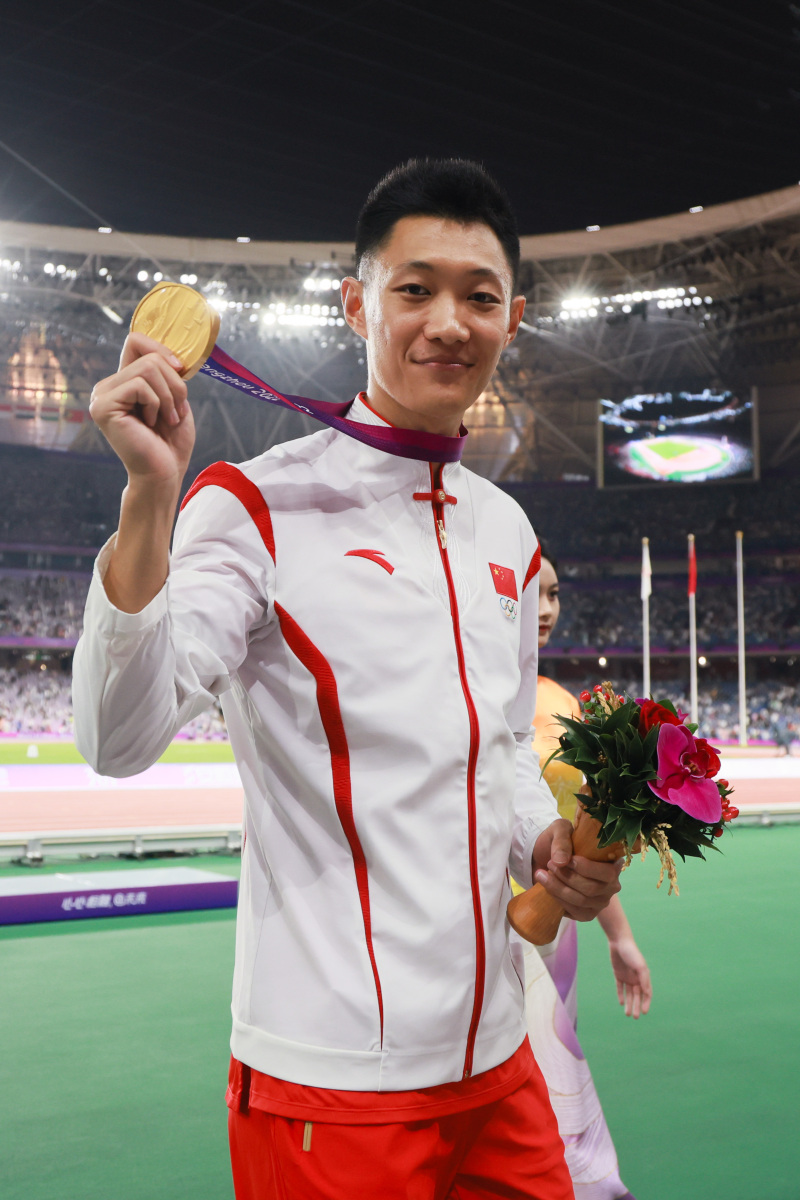 世俱杯分组-田径运动员再夺第一,速度惊人