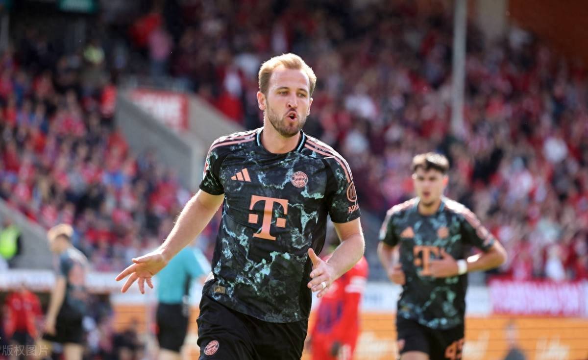 莱比锡红牛队成功打破对手防线,取得胜利 莱比锡红牛队成功打破对手防线,取得胜利