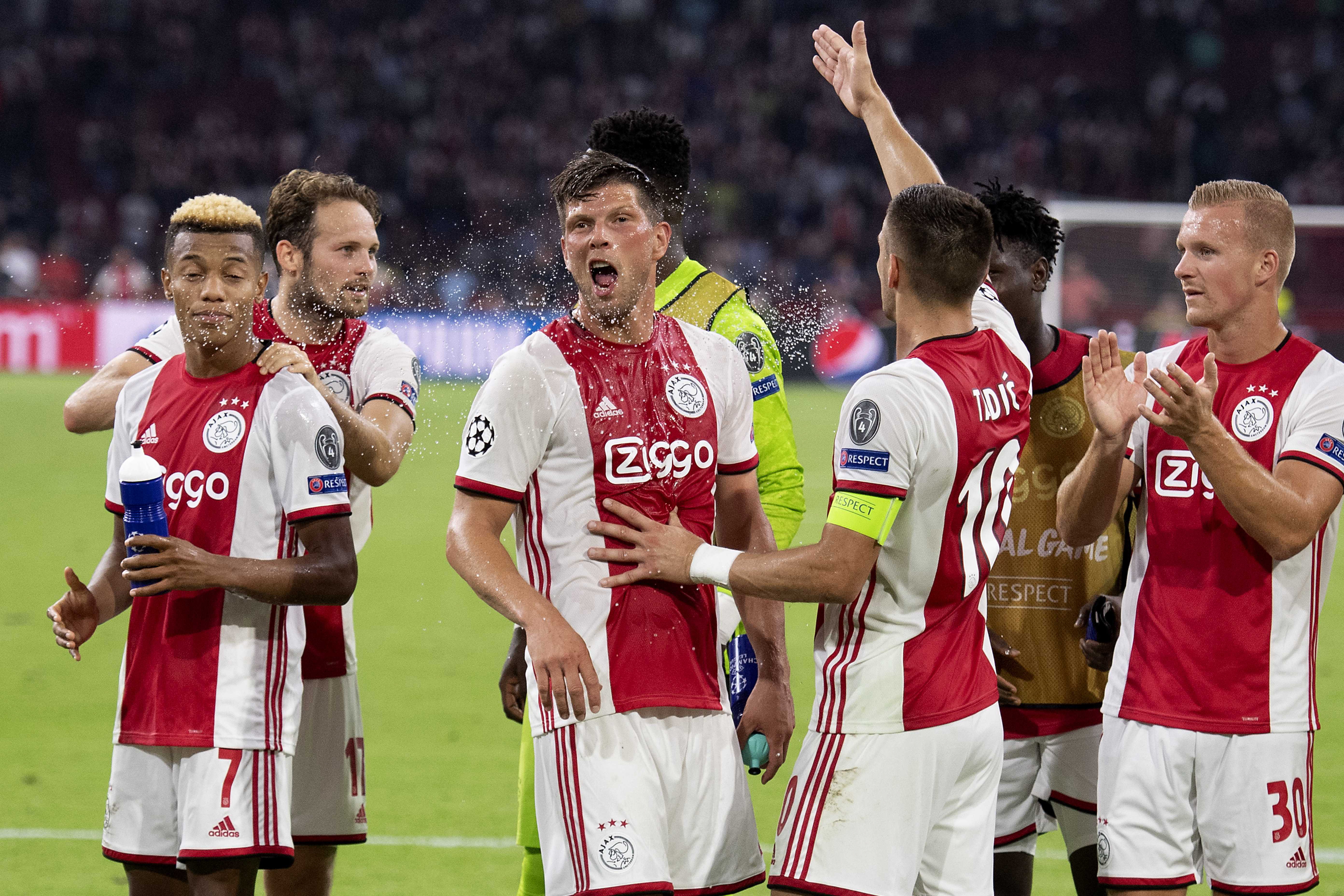 世俱杯-阿贾克斯大逆袭，胜利晋级强