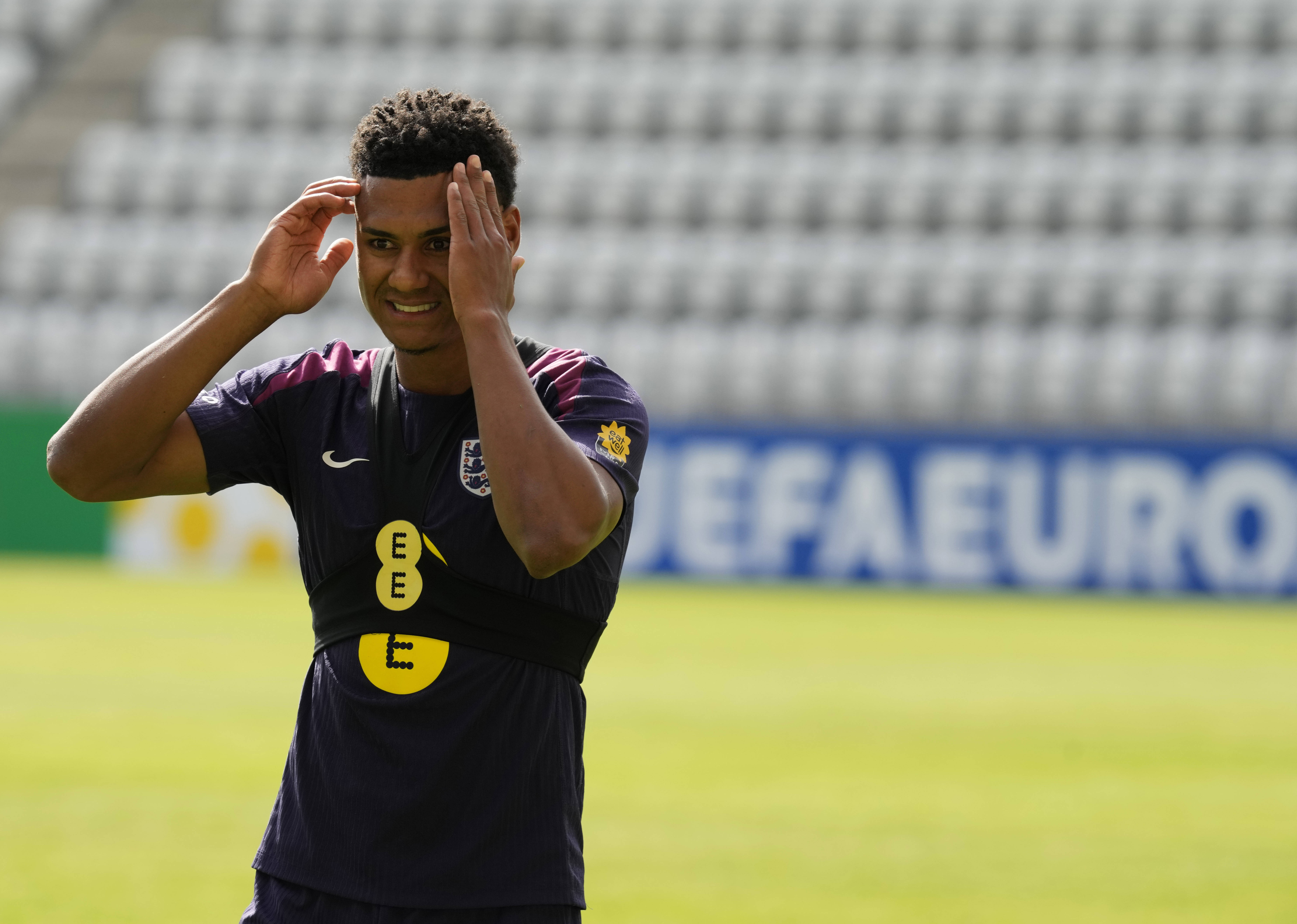 英格兰队在预选赛领跑，实力雄厚