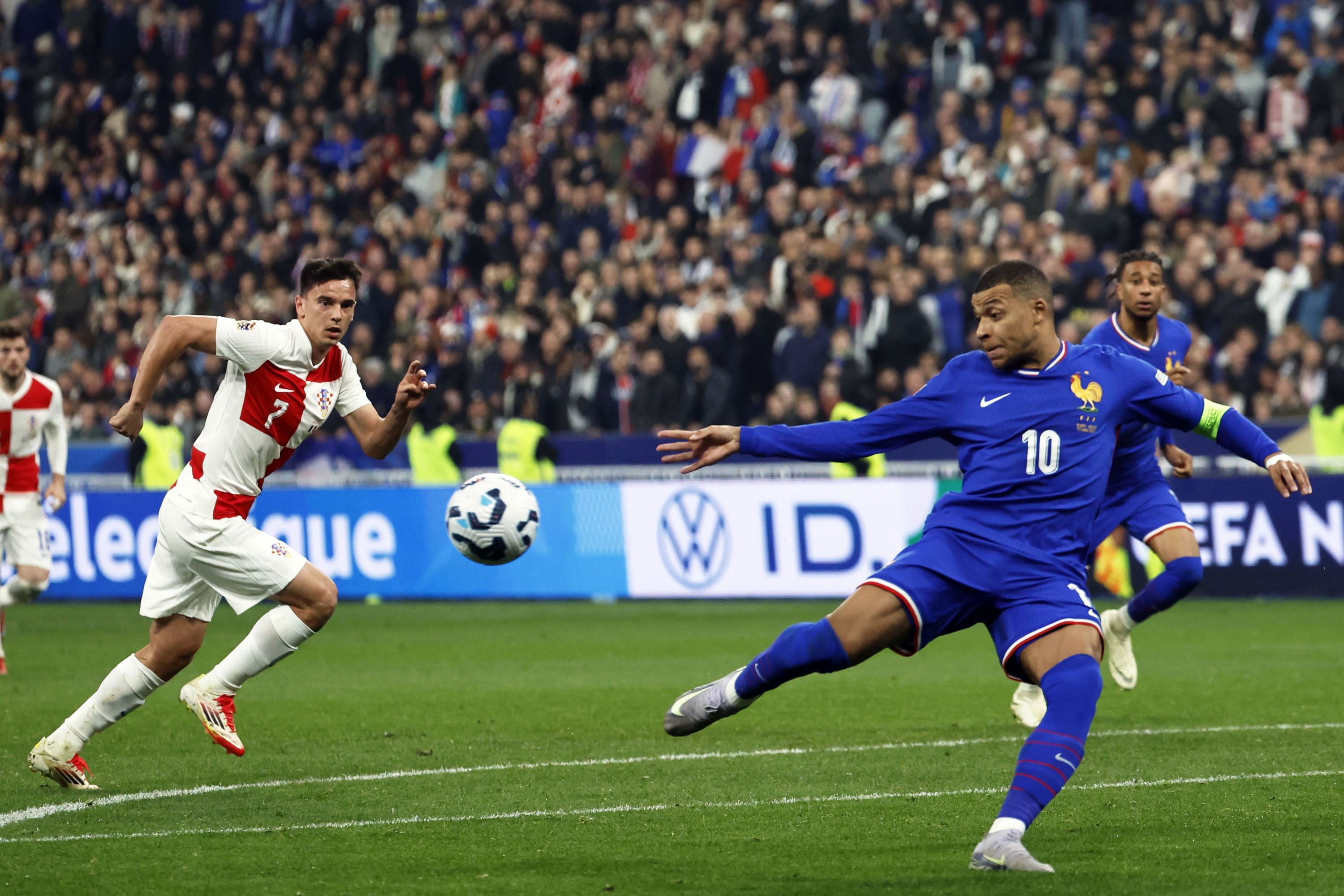 世俱杯直播-欧国联比赛半决赛对战次回顾,纠错改进备战