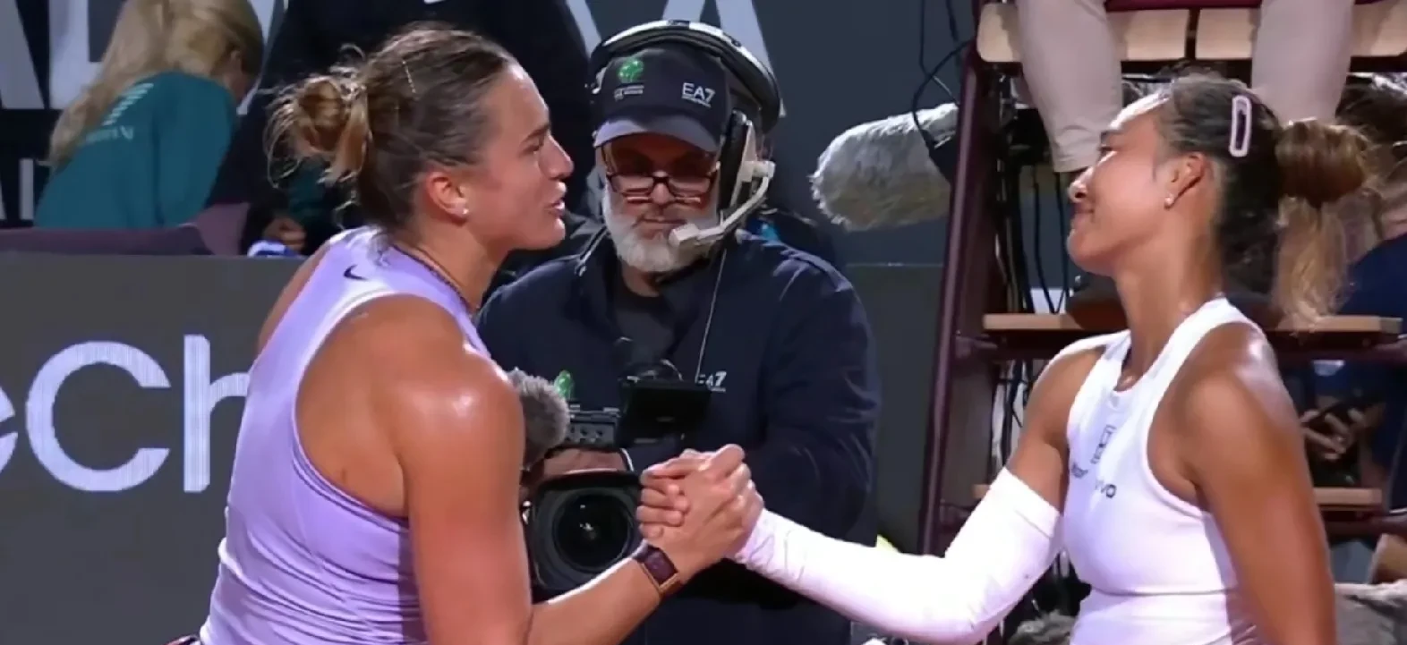 紧张气氛下的比赛，双方实力打平谁会突破？的简单介绍