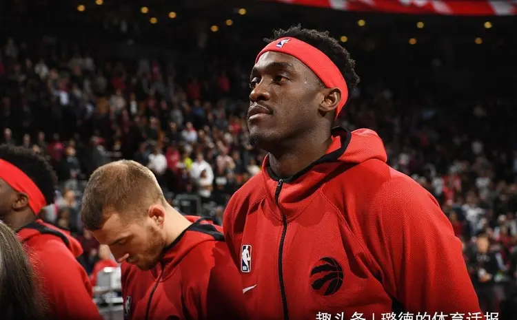 世俱杯分组-猛龙前锋表现出色获得全明星首发名额