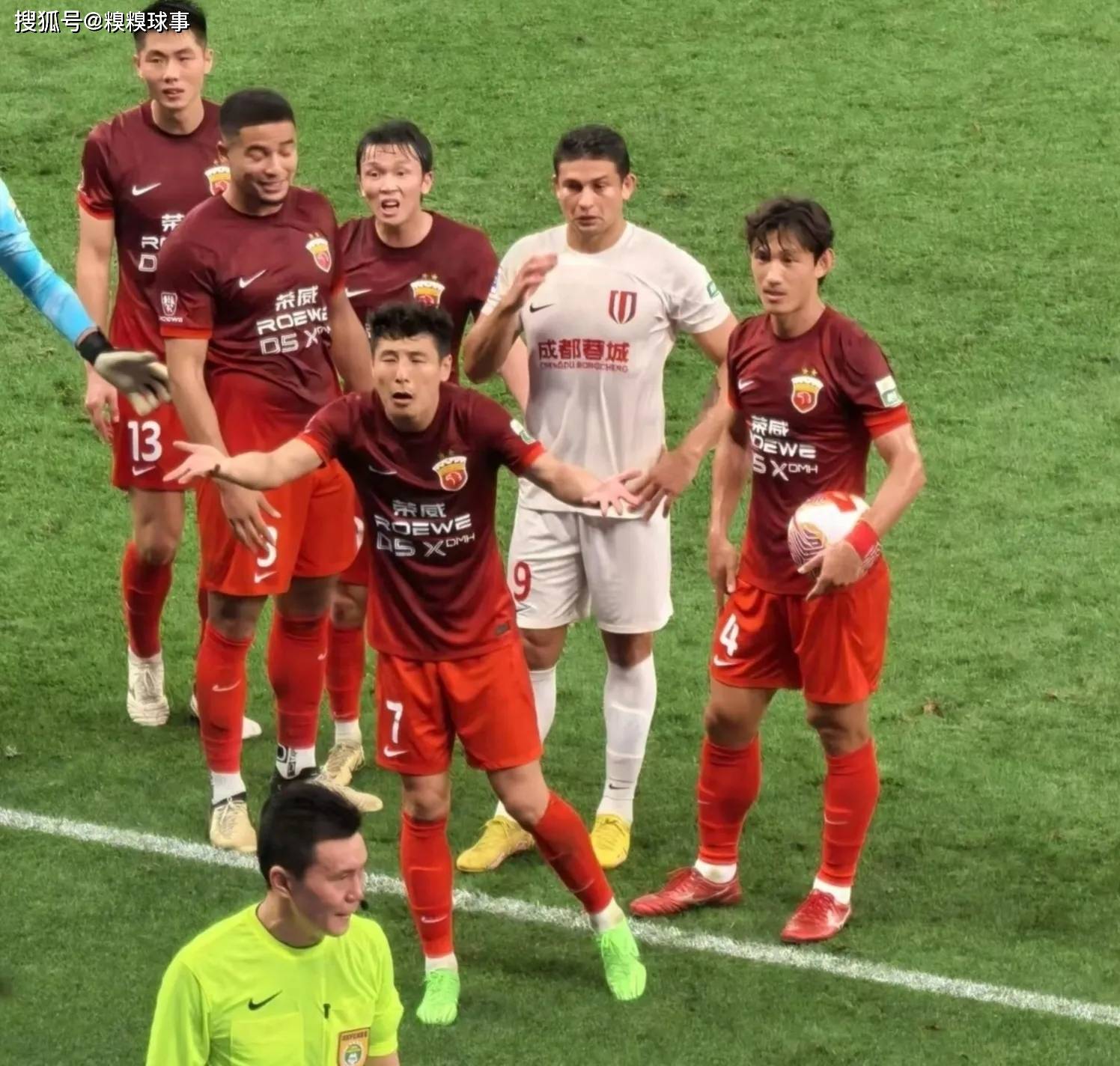 世俱杯2025-中超比赛球员因伤退赛引发球迷担忧