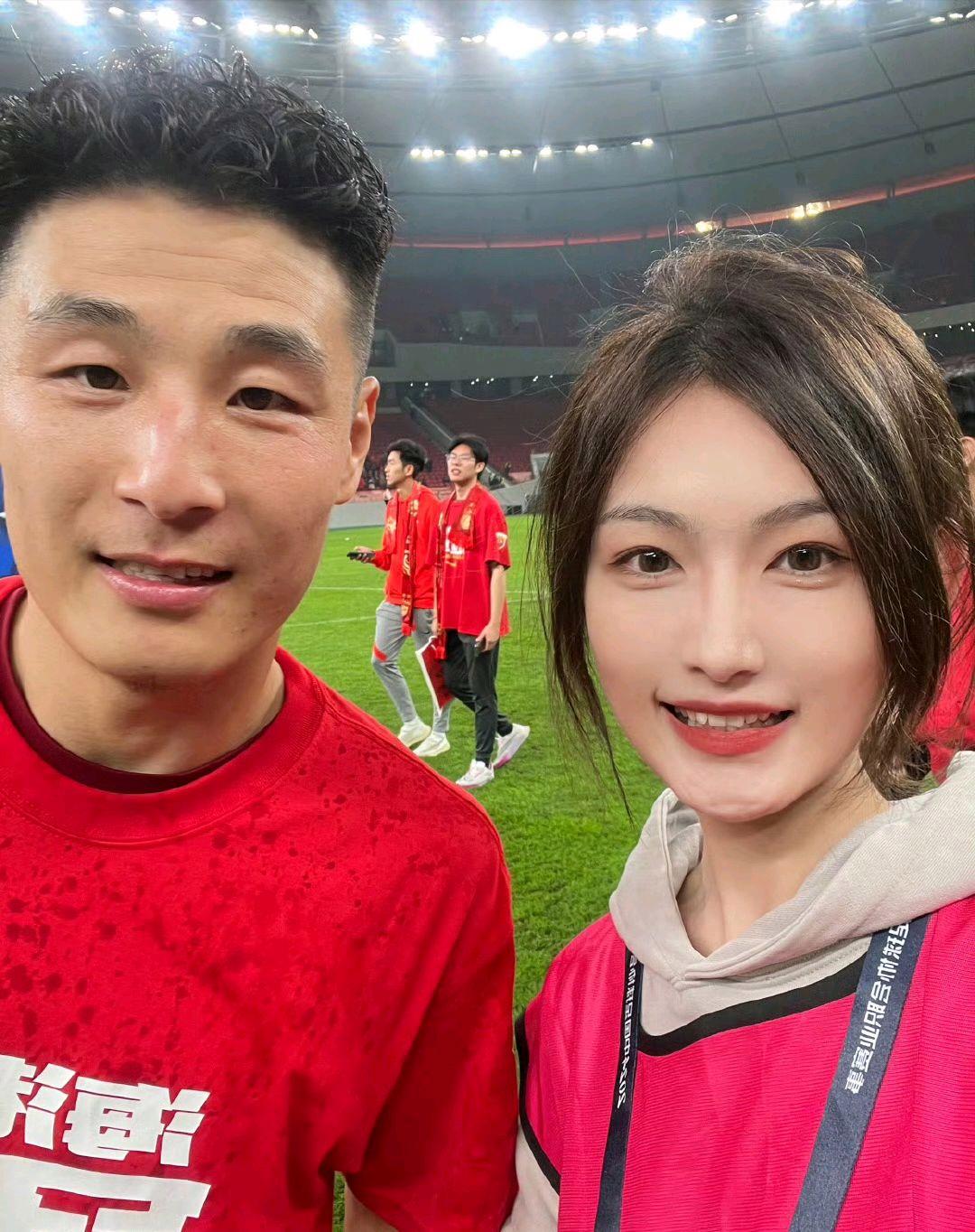 中甲女足俱乐部在社交媒体上与球迷互动 中甲女足俱乐部在社交媒体上与球迷互动