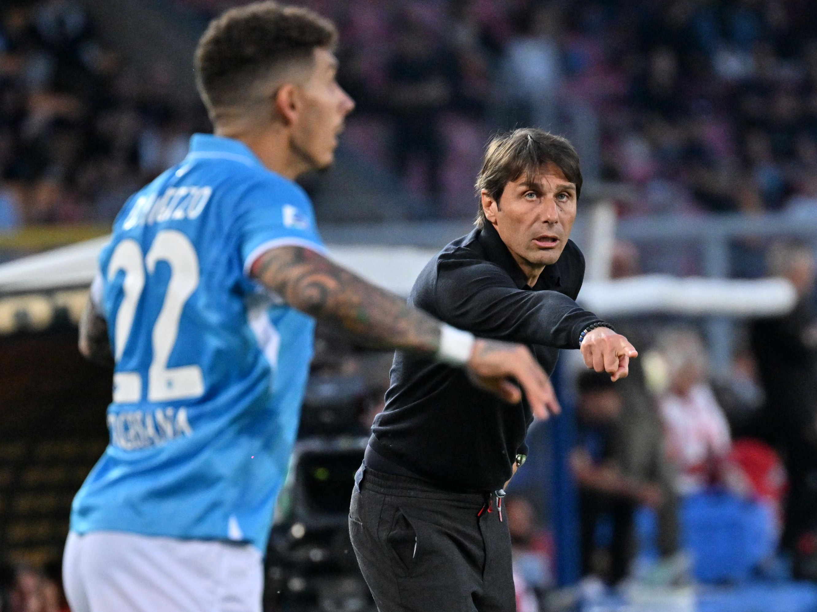 世俱杯2025-那不勒斯中场掌控比赛，打出精彩表现