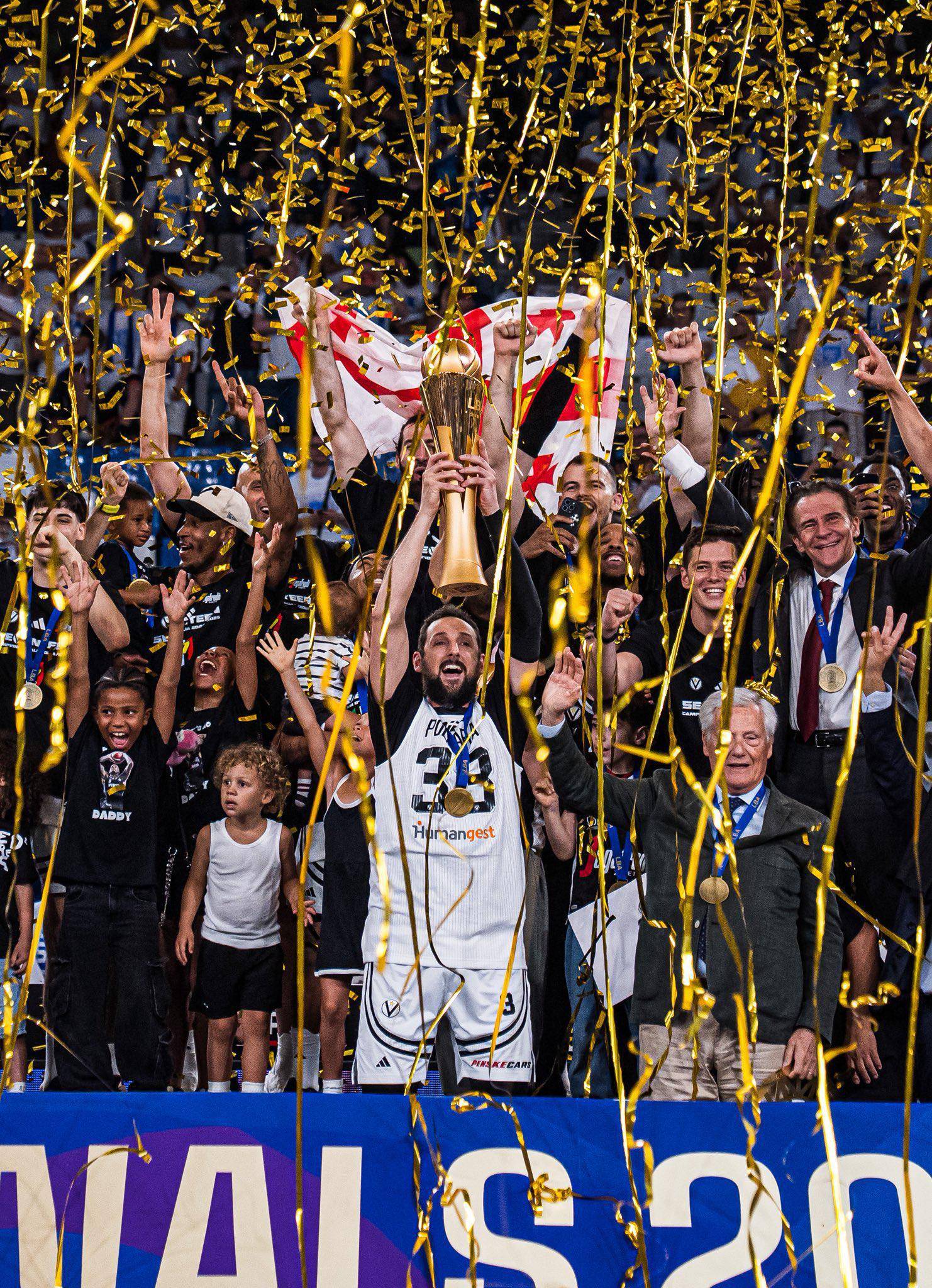 马刺队老将因伤无缘下场,中场补位新秀上位 马刺队老将因伤无缘下场,中场补位新秀上位