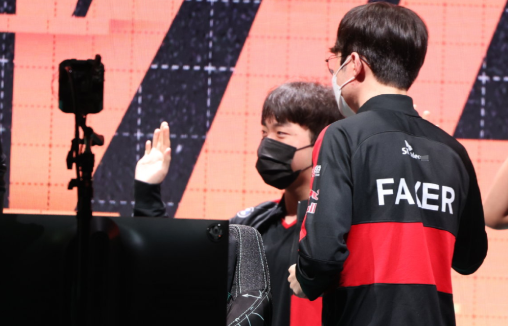 关于EG横扫T1,Inspired团战一打五激烈交锋四强赛,点燃全场激情的信息 关于EG横扫T1,Inspired团战一打五激烈交锋四强赛,点燃全场激情的信息