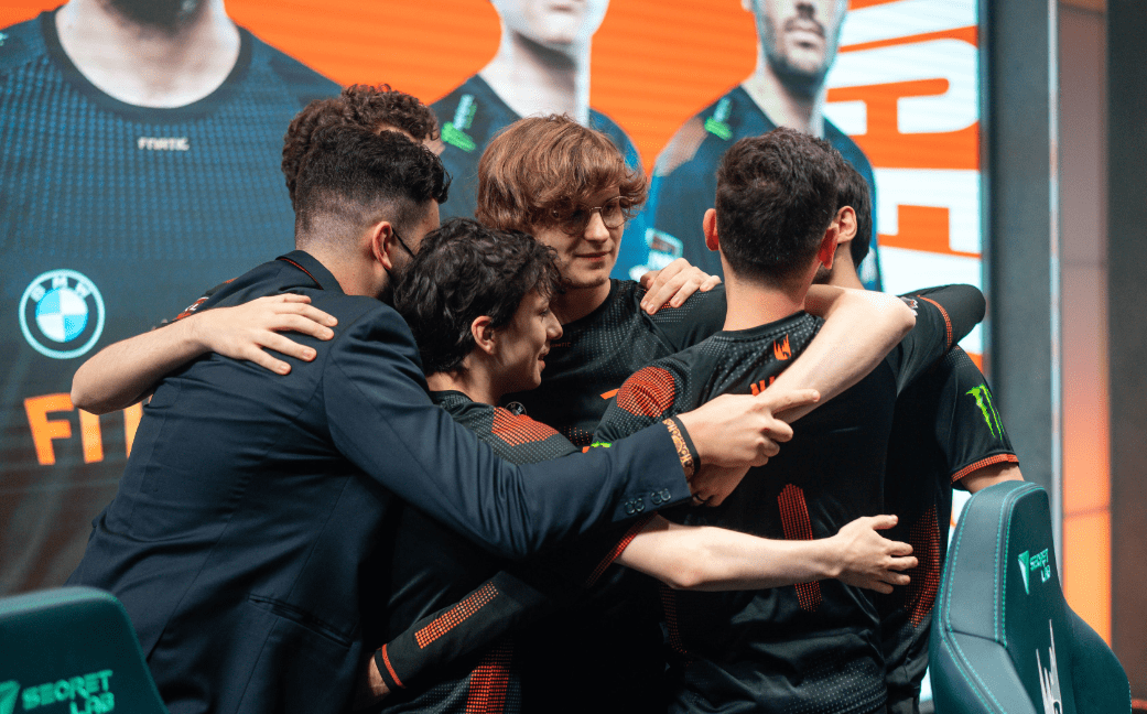 世俱杯直播-MAD碾压FNC,Gumayusi关键团战开团秒人峡谷大战全球总决赛,引爆全场热议的简单介绍