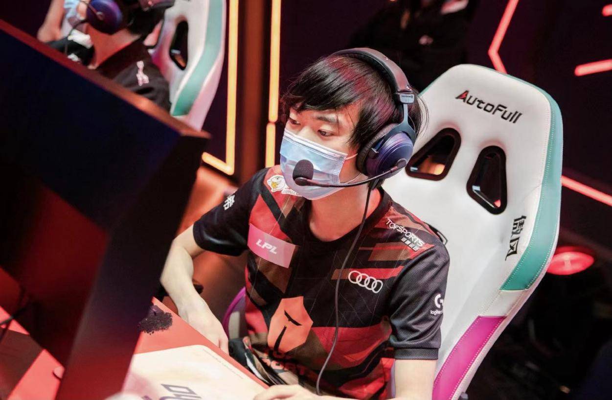 世俱杯官网-HKA碾压TES,Scout极限生还后反打鏖战多局全球总决赛,锁定晋级资格