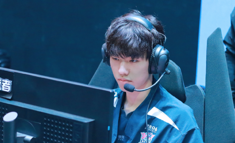 HKA碾压TES,Scout极限生还后反打鏖战多局全球总决赛,锁定晋级资格 HKA碾压TES,Scout极限生还后反打鏖战多局全球总决赛,锁定晋级资格