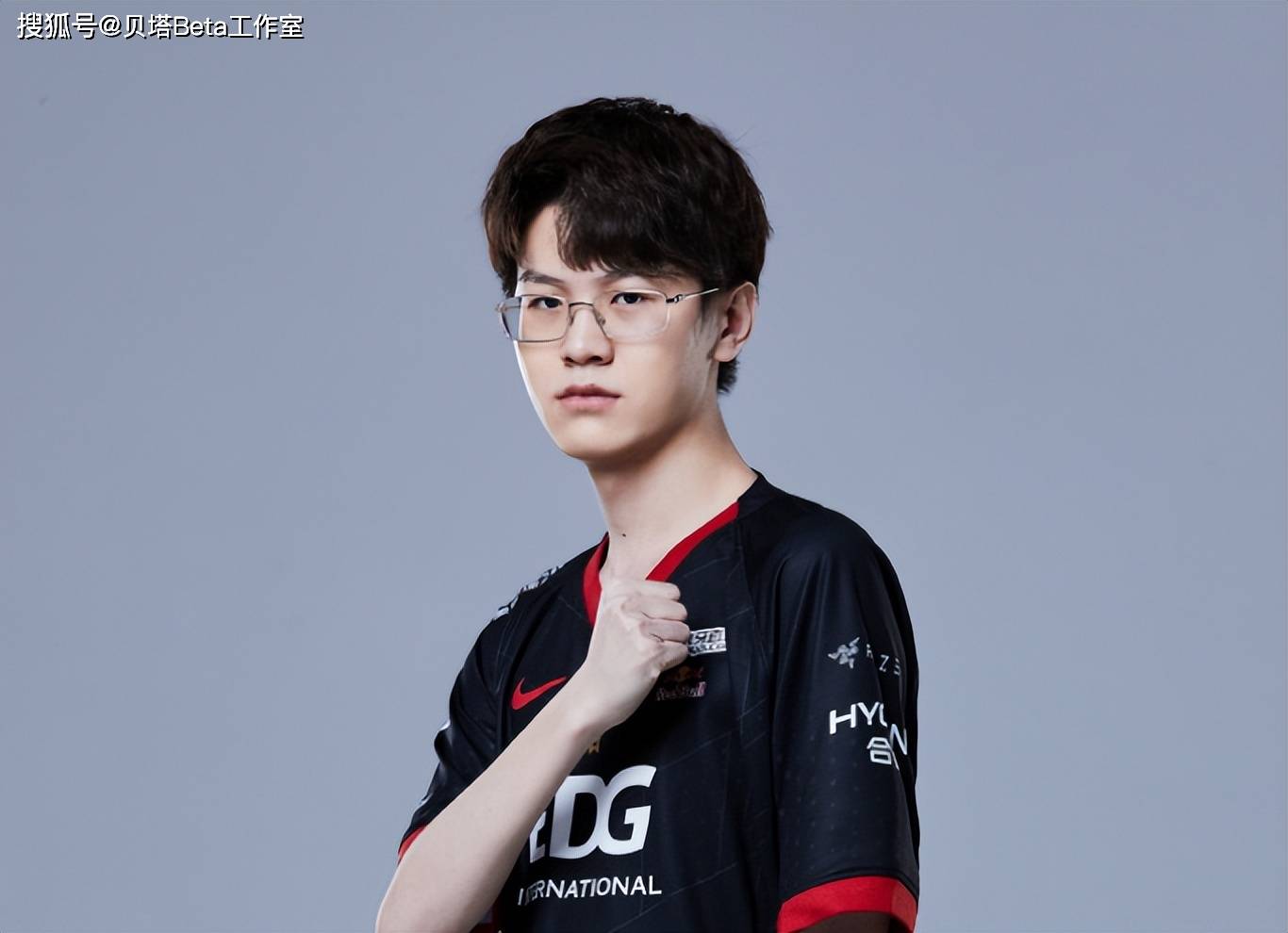 V5血洗RNG,Meiko关键团战开团秒人宿敌对决四强赛,点燃全场激情 V5血洗RNG,Meiko关键团战开团秒人宿敌对决四强赛,点燃全场激情