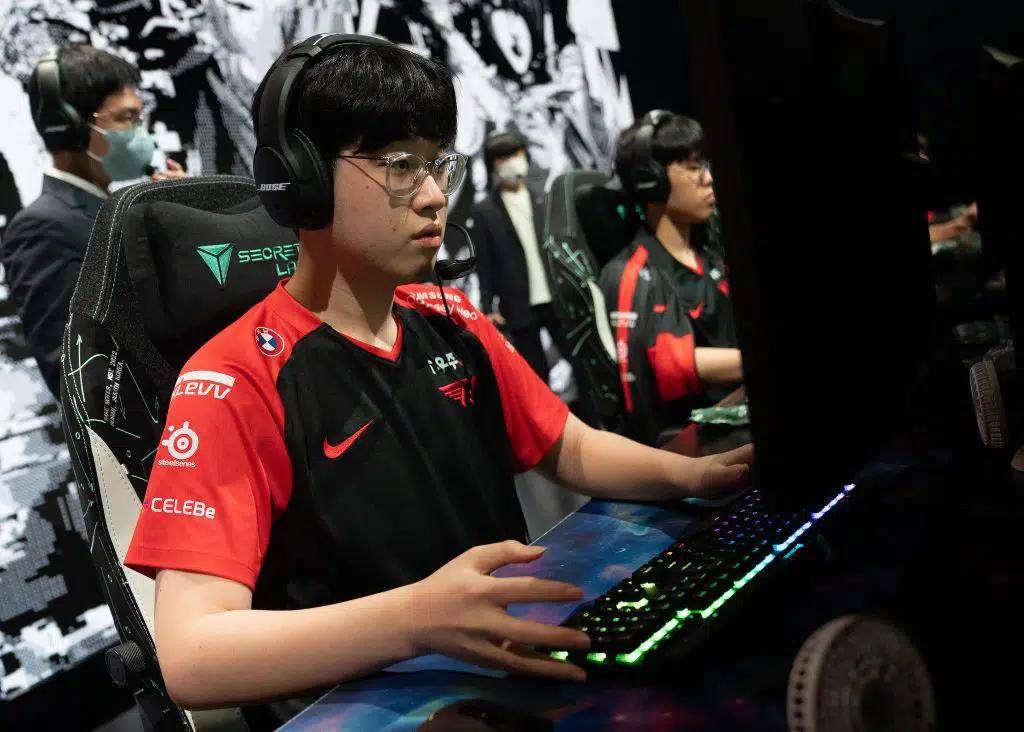 世俱杯赛程-包含FPX碾压PSG,Zeus操刀奇招英雄翻盘鏖战多局淘汰赛,留下经典瞬间的词条