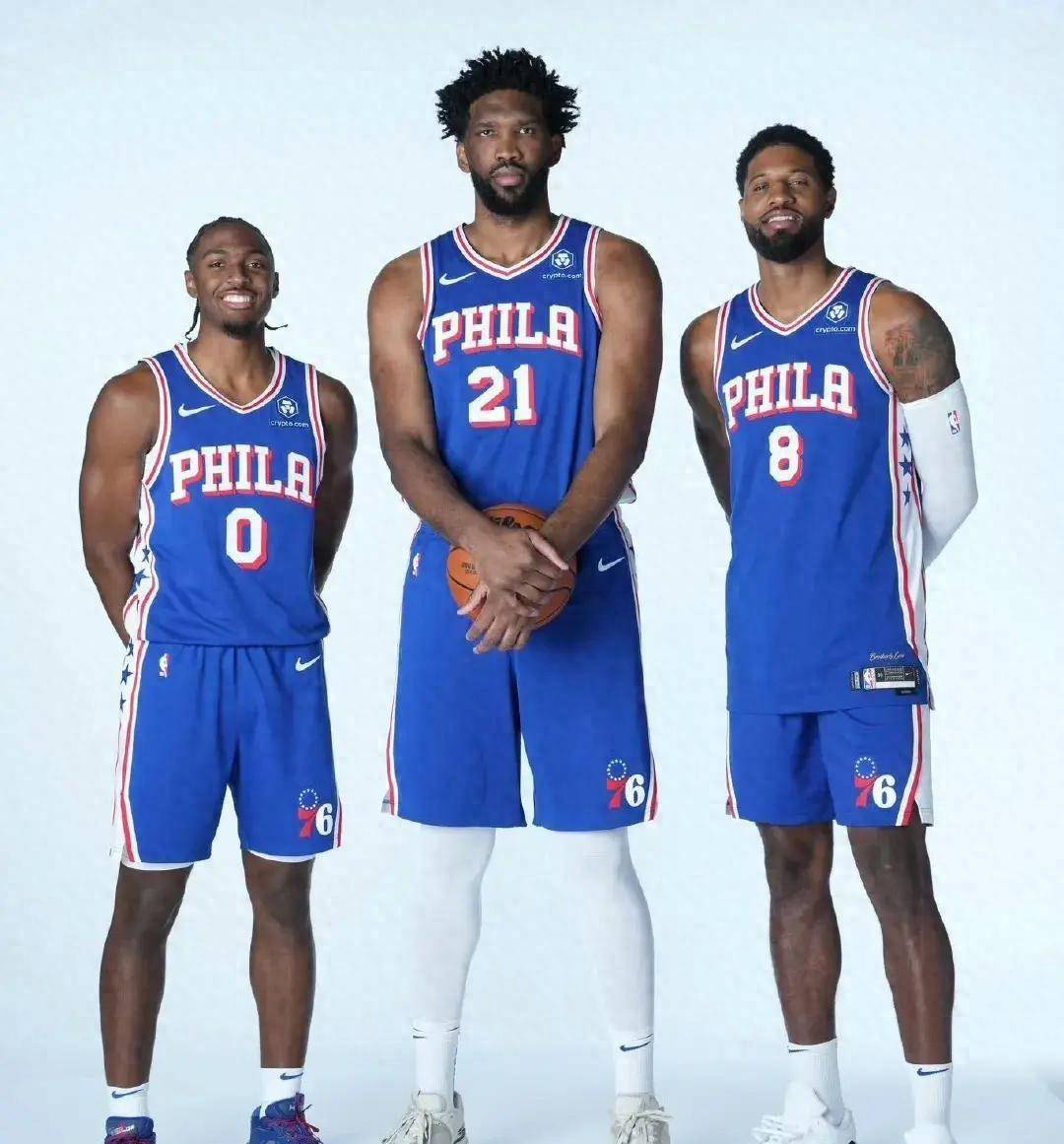 76人掀热门淘汰赛中昂首挺胸击败公牛,西蒙斯仍排名仅次考辛斯 76人掀热门淘汰赛中昂首挺胸击败公牛,西蒙斯仍排名仅次考辛斯