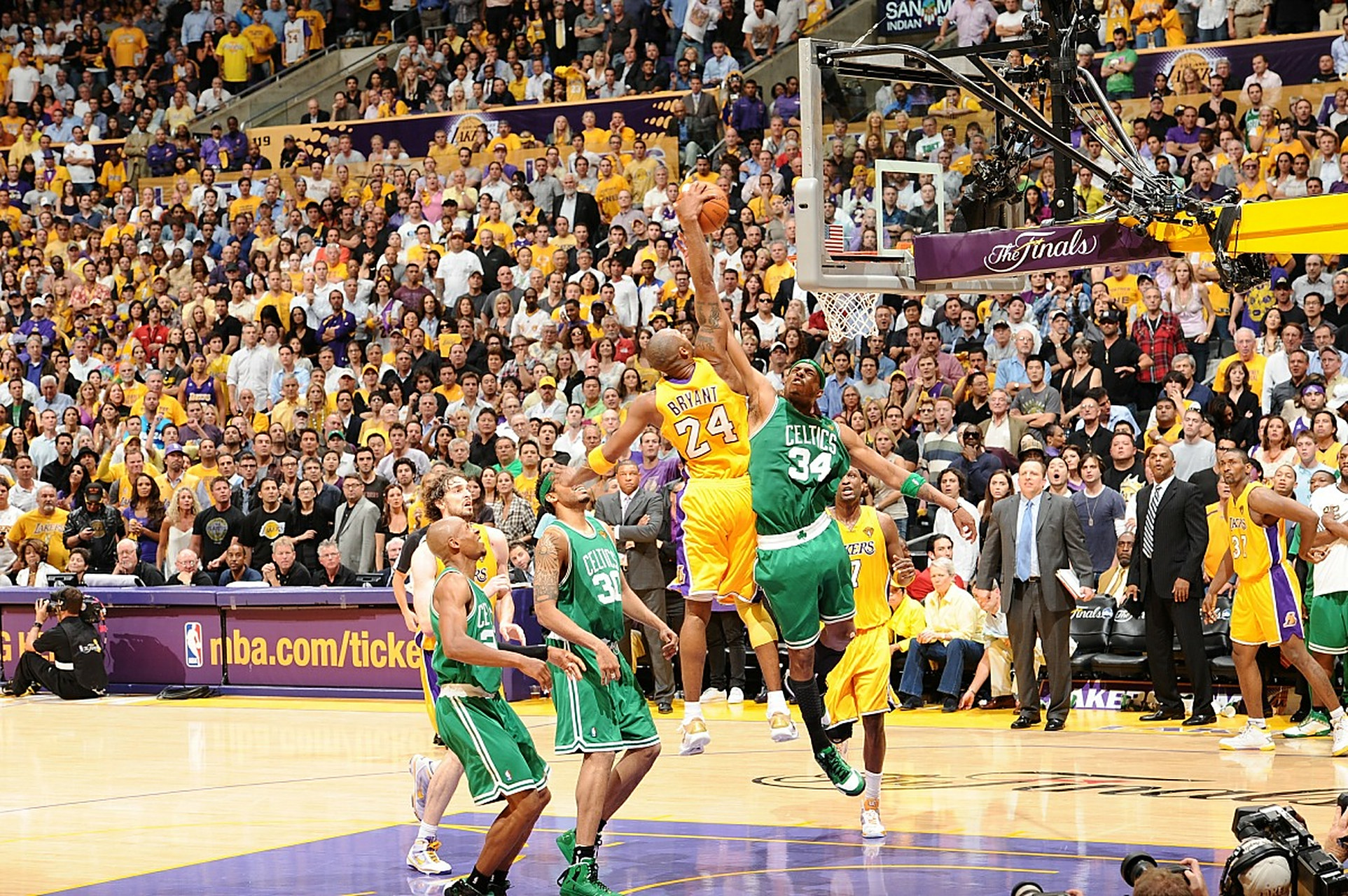 世俱杯奖金-关于湖人主场大胜凯尔特人,詹姆斯状态火热再添30+得分的信息