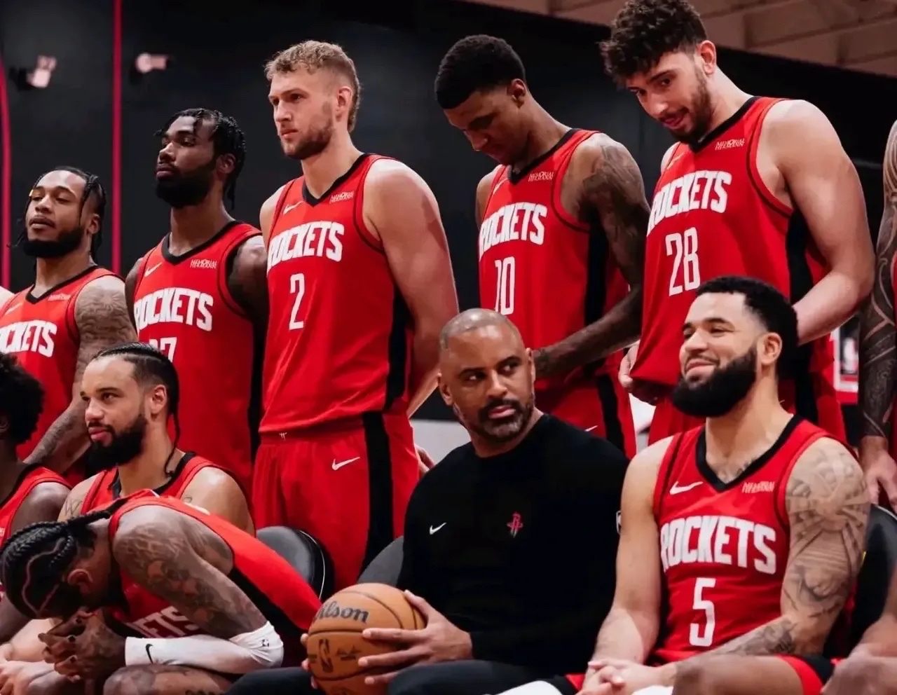 火箭客场战胜勇士,跻身西部前八 火箭客场战胜勇士,跻身西部前八