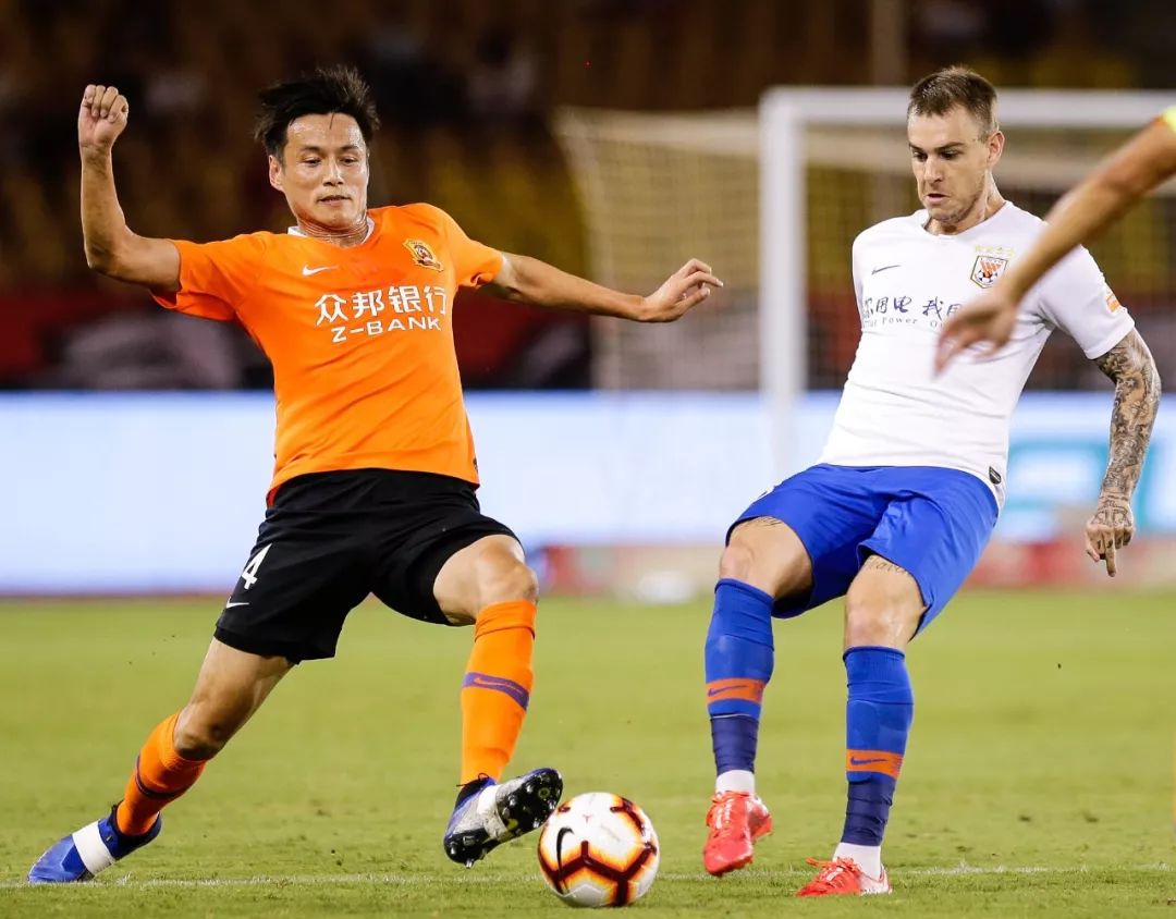 武汉卓尔爆冷战胜对手，取得翻盘