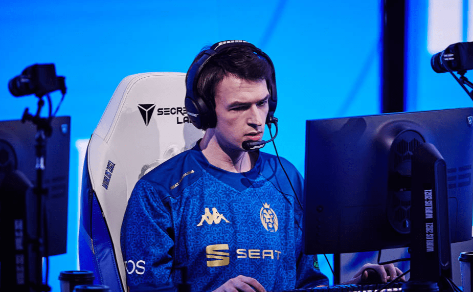 谢菲联对阵狼队,实力对决角逐一触即发 谢菲联对阵狼队,实力对决角逐一触即发