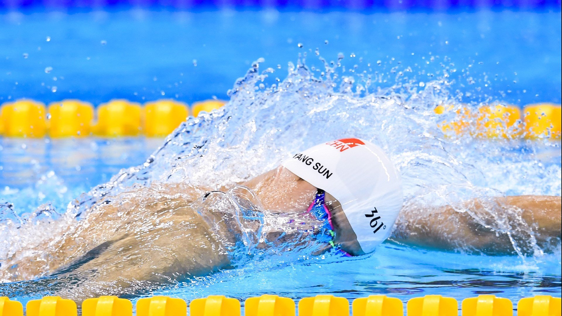 红牛二队逆境奇袭，佩雷兹王朝的序幕？一场颠覆格局的F1史诗